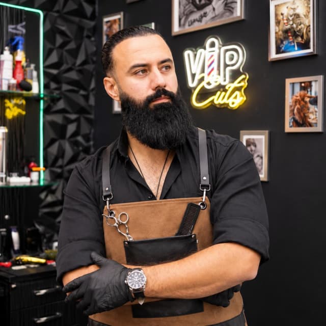 Inhaber Wesam in seinem Salon