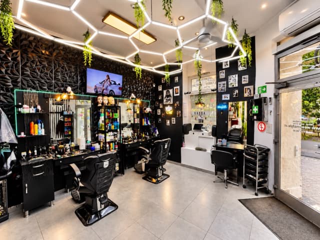 Die Friseurplätze bei Wesam Style